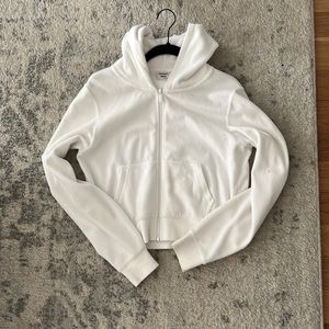 White velour aritzia zip up hoodie